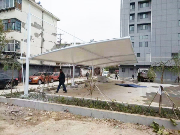 膜結構車棚